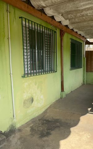 Casa à venda com 294m², 6 quartos e 6 vagas Casa à venda com 294m², 6 quartos e 6 vagasÁrea externa