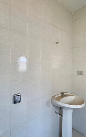 Casa à venda com 294m², 6 quartos e 6 vagas Casa à venda com 294m², 6 quartos e 6 vagasCasa 2 - Banheiro social 2