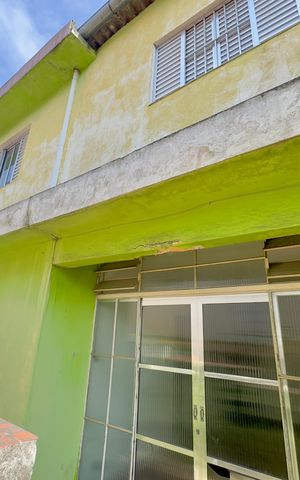 Casa à venda com 294m², 6 quartos e 6 vagas Casa à venda com 294m², 6 quartos e 6 vagasÁrea externa