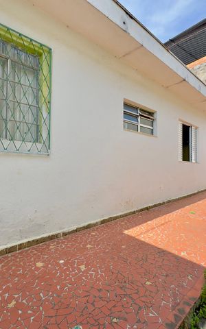 Casa à venda com 294m², 6 quartos e 6 vagas Casa à venda com 294m², 6 quartos e 6 vagasVaranda