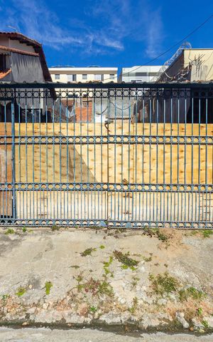 Casa à venda com 180m², 1 quarto e 2 vagas Casa à venda com 180m², 1 quarto e 2 vagasFachada