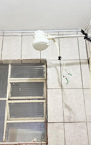 Casa para alugar com 70m², 2 quartos e 1 vaga Casa para alugar com 70m², 2 quartos e 1 vagaBanheiro social