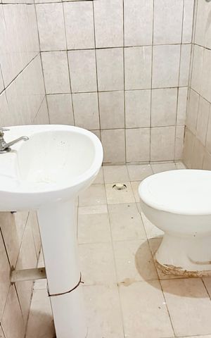 Casa para alugar com 70m², 2 quartos e 1 vaga Casa para alugar com 70m², 2 quartos e 1 vagaBanheiro social