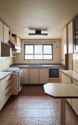 Apartamento à venda com 133m², 3 quartos e 2 vagas Apartamento à venda com 133m², 3 quartos e 2 vagasCozinha