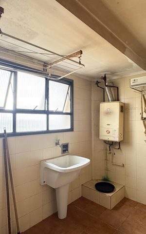 Apartamento à venda com 133m², 3 quartos e 2 vagas Apartamento à venda com 133m², 3 quartos e 2 vagasÁrea de Serviço