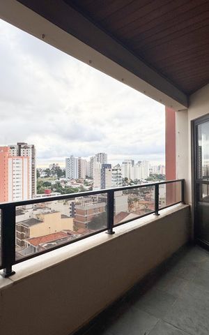 Apartamento à venda com 133m², 3 quartos e 2 vagas Apartamento à venda com 133m², 3 quartos e 2 vagasVaranda da sala