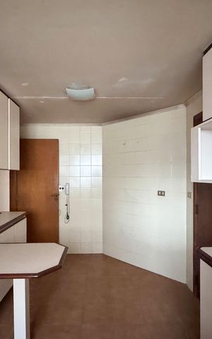 Apartamento à venda com 133m², 3 quartos e 2 vagas Apartamento à venda com 133m², 3 quartos e 2 vagasCozinha