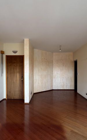 Apartamento à venda com 133m², 3 quartos e 2 vagas Apartamento à venda com 133m², 3 quartos e 2 vagasSala