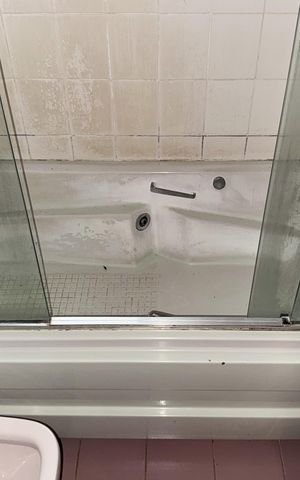 Apartamento à venda com 133m², 3 quartos e 2 vagas Apartamento à venda com 133m², 3 quartos e 2 vagasBanheiro da suíte