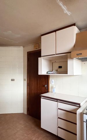 Apartamento à venda com 133m², 3 quartos e 2 vagas Apartamento à venda com 133m², 3 quartos e 2 vagasCozinha