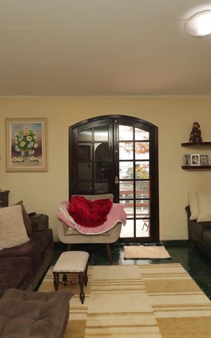Casa à venda com 300m², 3 quartos e 2 vagasSala
