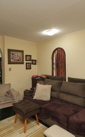 Casa à venda com 300m², 3 quartos e 2 vagasSala