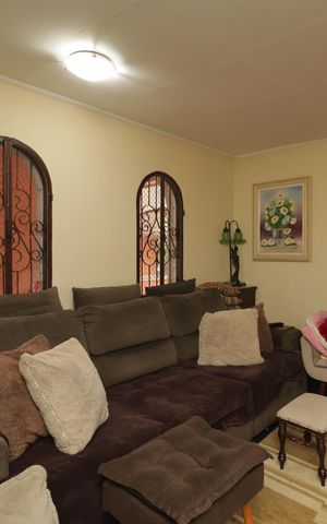 Casa à venda com 300m², 3 quartos e 2 vagasSala