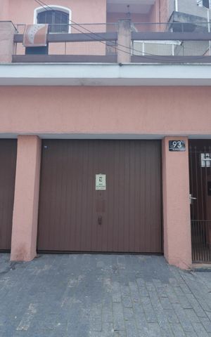 Casa à venda com 300m², 3 quartos e 2 vagasFachada