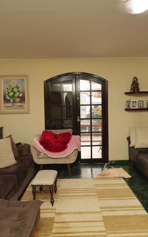 Casa à venda com 300m², 3 quartos e 2 vagasSala
