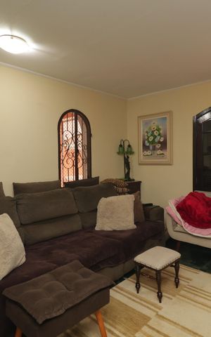 Casa à venda com 300m², 3 quartos e 2 vagasSala