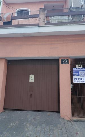 Casa à venda com 300m², 3 quartos e 2 vagasPlaca