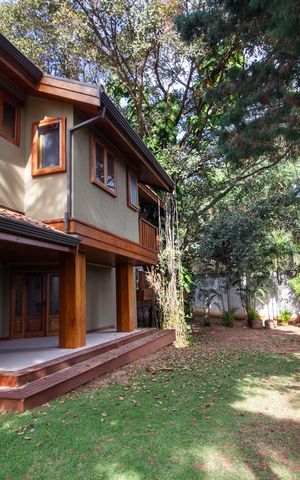 Casa de condomínio para alugar com 1959m², 4 quartos e 6 vagas Casa de condomínio para alugar com 1959m², 4 quartos e 6 vagasÁrea externa