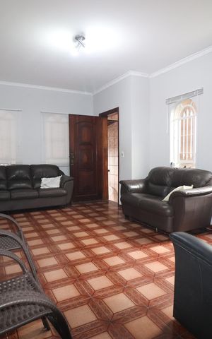 Casa para alugar com 250m², 3 quartos e 2 vagasSala