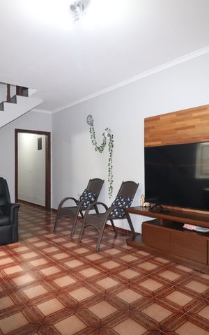 Casa para alugar com 250m², 3 quartos e 2 vagasSala