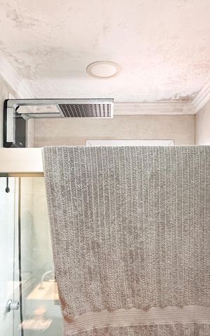Apartamento à venda com 64m², 2 quartos e 2 vagas Apartamento à venda com 64m², 2 quartos e 2 vagasBanheiro da Suíte