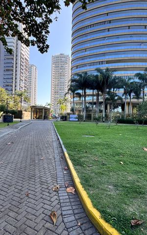 Apartamento para alugar com 262m², 3 quartos e 2 vagas Apartamento para alugar com 262m², 3 quartos e 2 vagasFachada