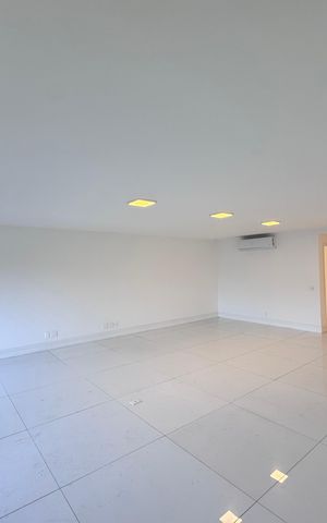 Apartamento para alugar com 262m², 3 quartos e 2 vagas Apartamento para alugar com 262m², 3 quartos e 2 vagasSala