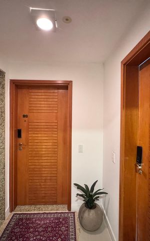 Apartamento para alugar com 262m², 3 quartos e 2 vagas Apartamento para alugar com 262m², 3 quartos e 2 vagasHall Entrada
