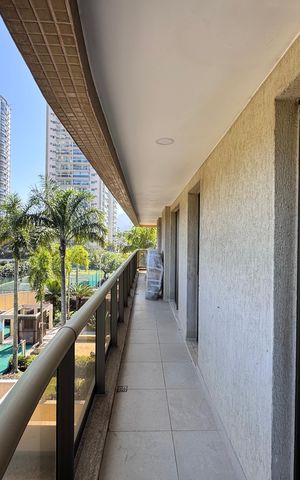 Apartamento para alugar com 262m², 3 quartos e 2 vagas Apartamento para alugar com 262m², 3 quartos e 2 vagasVaranda
