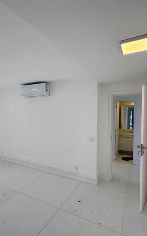 Apartamento para alugar com 262m², 3 quartos e 2 vagas Apartamento para alugar com 262m², 3 quartos e 2 vagasSuíte 1 - Master