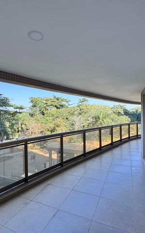 Apartamento para alugar com 262m², 3 quartos e 2 vagas Apartamento para alugar com 262m², 3 quartos e 2 vagasVaranda