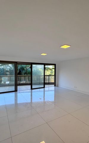 Apartamento para alugar com 262m², 3 quartos e 2 vagas Apartamento para alugar com 262m², 3 quartos e 2 vagasSala