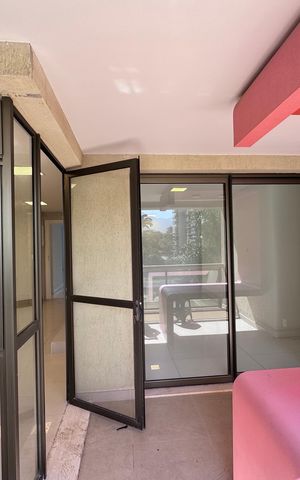 Apartamento para alugar com 262m², 3 quartos e 2 vagas Apartamento para alugar com 262m², 3 quartos e 2 vagasVaranda
