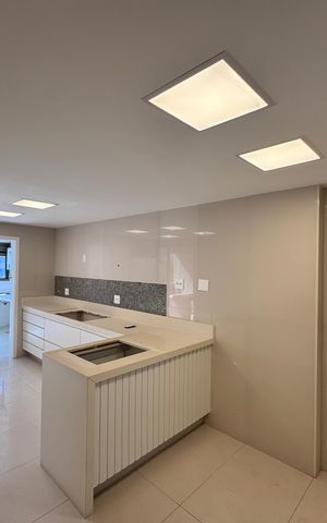 Apartamento para alugar com 262m², 3 quartos e 2 vagas Apartamento para alugar com 262m², 3 quartos e 2 vagasCozinha