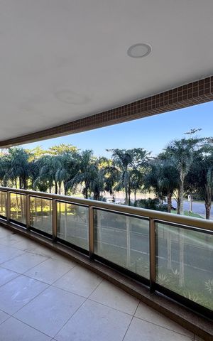 Apartamento para alugar com 262m², 3 quartos e 2 vagas Apartamento para alugar com 262m², 3 quartos e 2 vagasVaranda