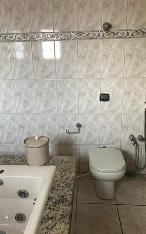 Casa para alugar com 277m², 5 quartos e 4 vagasBanheiro