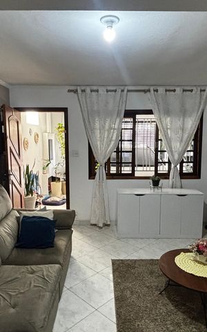 Casa à venda com 100m², 2 quartos e 1 vaga Casa à venda com 100m², 2 quartos e 1 vagaSala