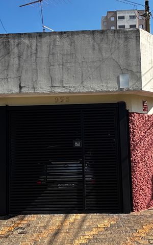 Casa à venda com 100m², 2 quartos e 1 vaga Casa à venda com 100m², 2 quartos e 1 vagaFachada