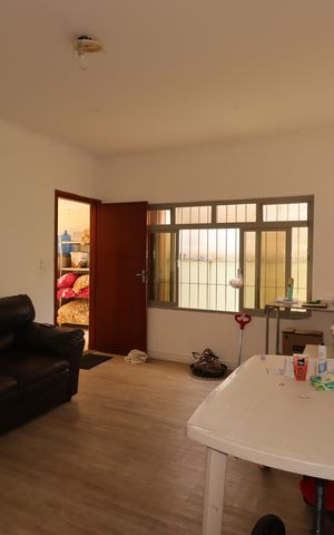 Casa à venda com 154m², 4 quartos e 2 vagasSala