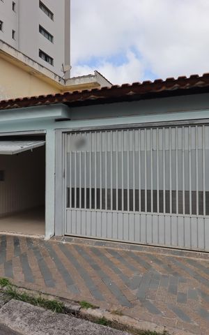 Casa à venda com 154m², 4 quartos e 2 vagasFachada