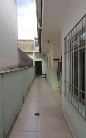 Casa à venda com 154m², 4 quartos e 2 vagasCorredor externo