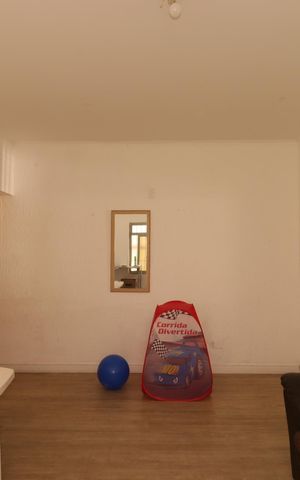 Casa à venda com 154m², 4 quartos e 2 vagasSala