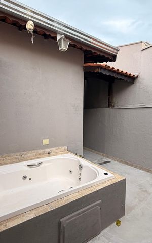 Casa à venda com 90m², 2 quartos e 2 vagasQuintal
