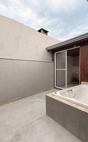 Casa à venda com 90m², 2 quartos e 2 vagasQuintal