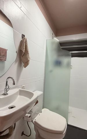 Casa à venda com 90m², 2 quartos e 2 vagasBanheiro Social