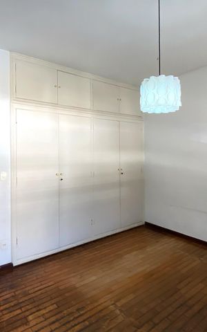 Casa à venda com 600m², 6 quartos e 2 vagas Casa à venda com 600m², 6 quartos e 2 vagasQuarto 5