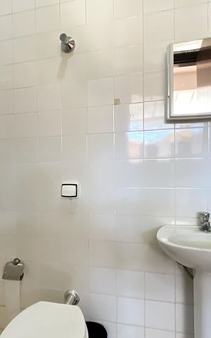 Casa à venda com 600m², 6 quartos e 2 vagas Casa à venda com 600m², 6 quartos e 2 vagasBanheiro de serviço