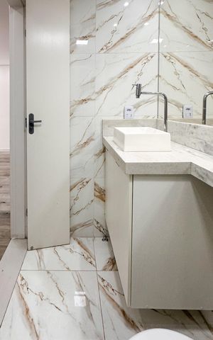 Apartamento à venda com 46m², 2 quartos e 1 vaga Apartamento à venda com 46m², 2 quartos e 1 vagaBanheiro Social