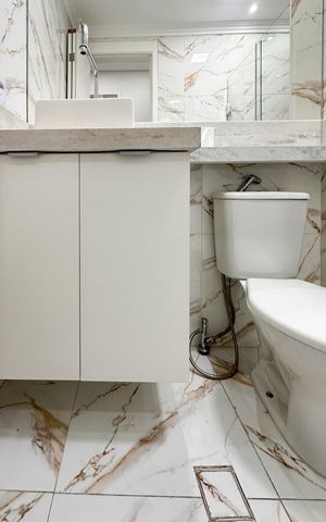 Apartamento à venda com 46m², 2 quartos e 1 vaga Apartamento à venda com 46m², 2 quartos e 1 vagaBanheiro Social