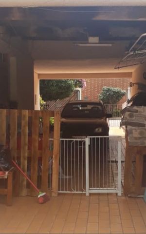 Casa à venda com 180m², 3 quartos e 2 vagas Casa à venda com 180m², 3 quartos e 2 vagasÁrea externa
